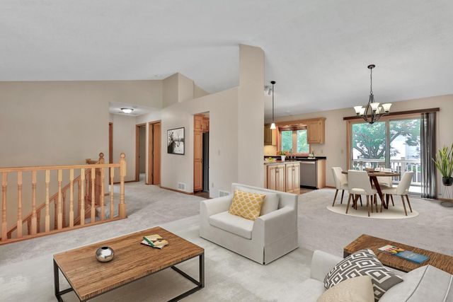 1098 Heather Drive, Woodbury, MN 55129