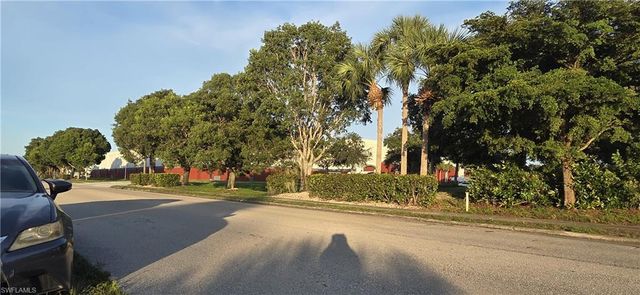 1829 NE 10th TER, Cape Coral, FL 33909