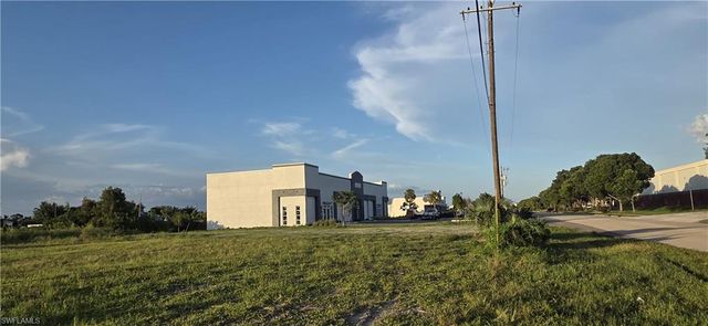 1829 NE 10th TER, Cape Coral, FL 33909
