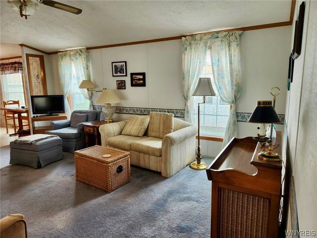 8 Lavender Lane, Cheektowaga, NY 14225