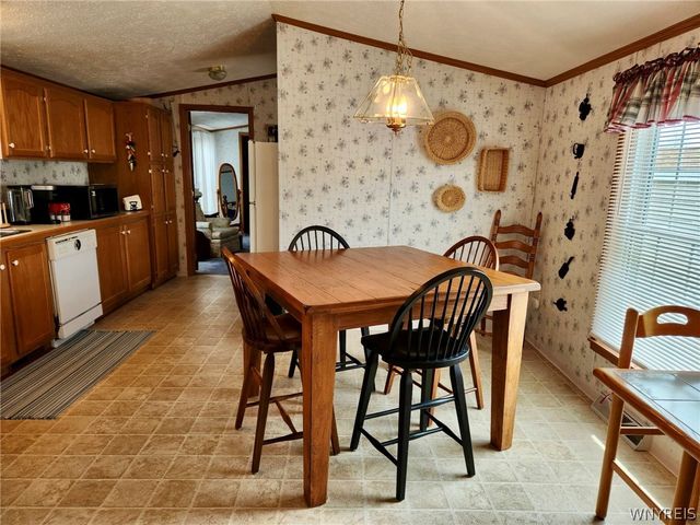 8 Lavender Lane, Cheektowaga, NY 14225
