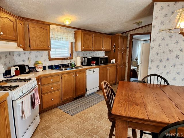 8 Lavender Lane, Cheektowaga, NY 14225