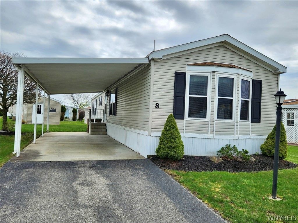 8 Lavender Lane, Cheektowaga, NY 14225