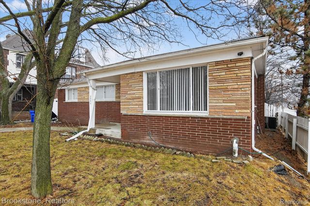 2555 W Boston Boulevard, Detroit, MI 48206