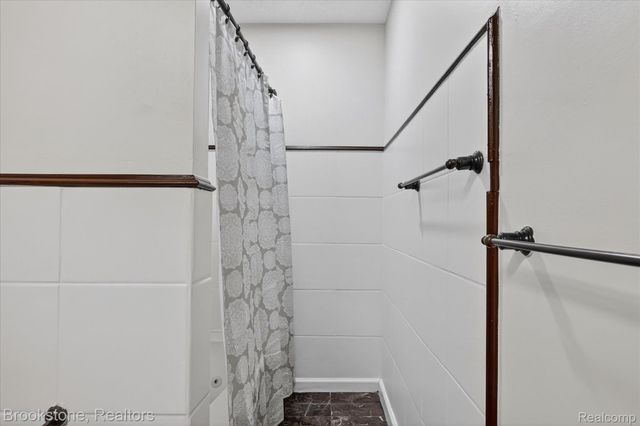 2555 W Boston Boulevard, Detroit, MI 48206