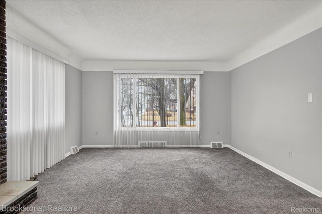 2555 W Boston Boulevard, Detroit, MI 48206