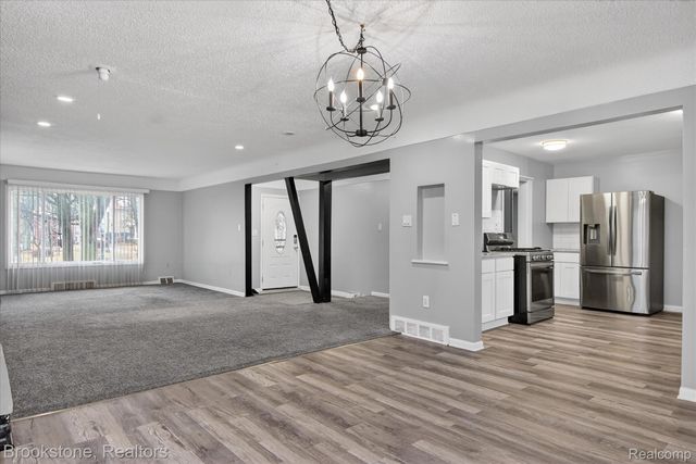 2555 W Boston Boulevard, Detroit, MI 48206