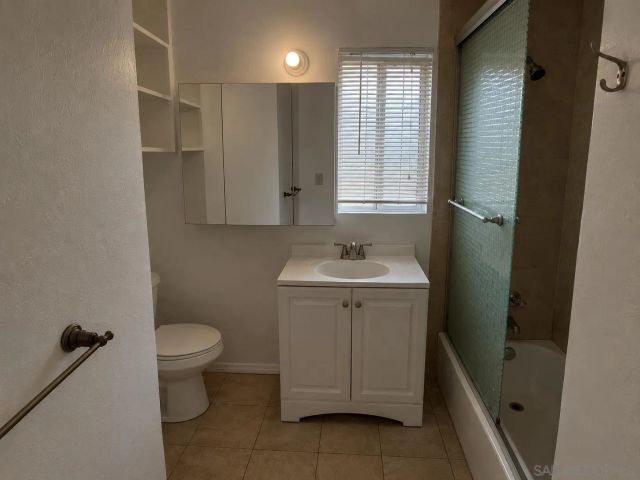 950 E Washington Ave, Escondido, CA 92025