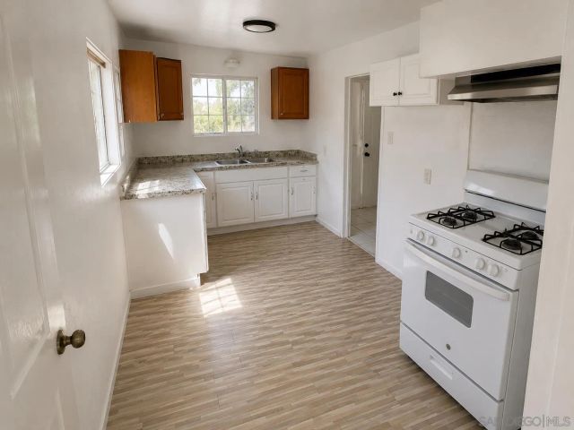 950 E Washington Ave, Escondido, CA 92025