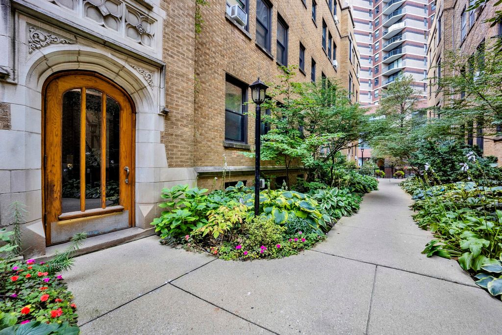 636 W Waveland Avenue 4D, Chicago, IL 60613 — exterior