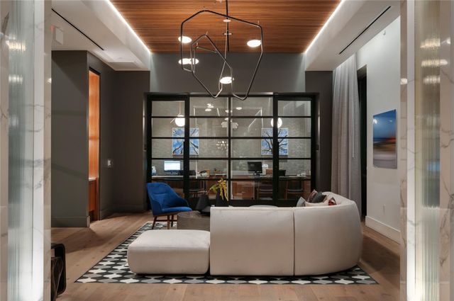 160 Birdsall Street 1403, Houston, TX 77007