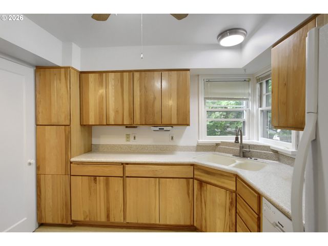 6730 Ne 22ND Ave, Portland, OR 97211