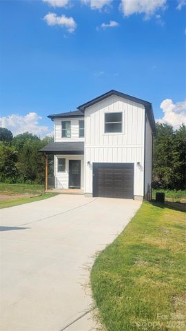 2920 21ST street Lane NE, Hickory, NC 28601