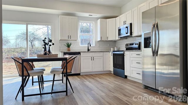 2920 21ST street Lane NE, Hickory, NC 28601