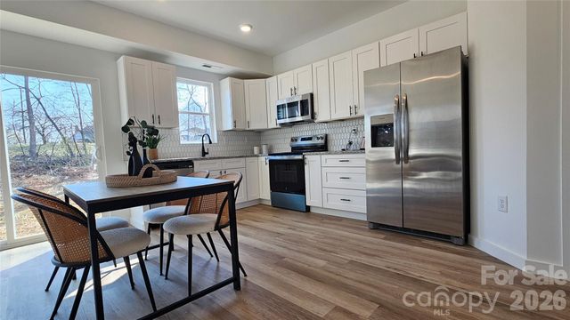 2920 21ST street Lane NE, Hickory, NC 28601
