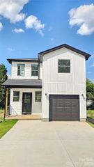 2920 21ST street Lane NE, Hickory, NC 28601