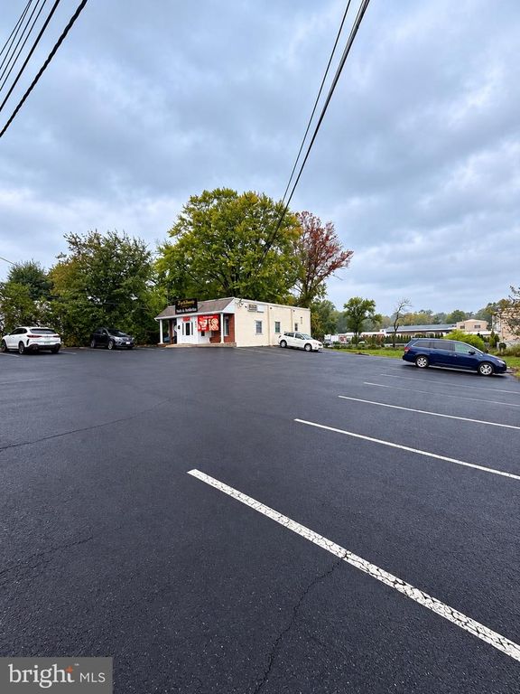 2750 TRENTON RD, LEVITTOWN, PA 19056 — photo 3