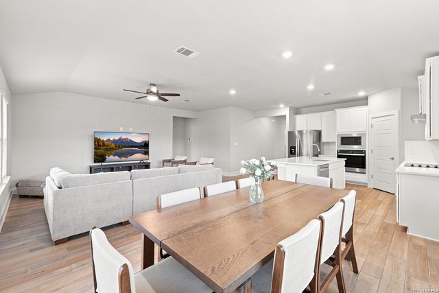 10726 YELLOWTAIL BLVD, Boerne, TX 78006