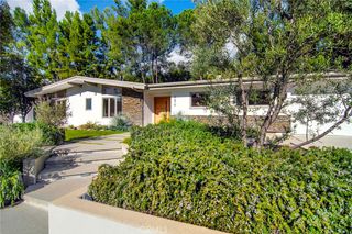 4676 Arriba Drive, Tarzana, CA 91356