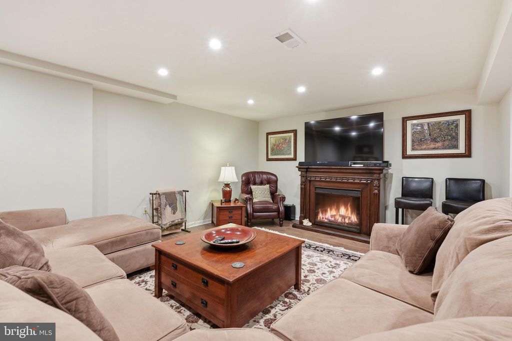 Image 47 of property listing at 14804 TURKEY FOOT RD, Darnestown, MD 20878