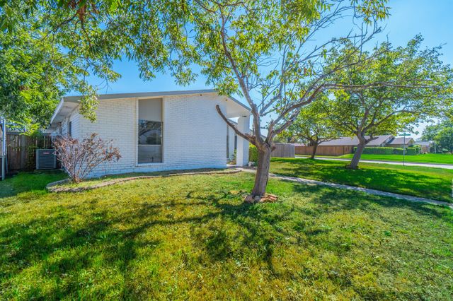 4312 Woodbluff Drive, Mesquite, TX 75150