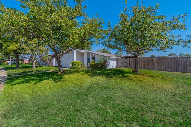 4312 Woodbluff Drive, Mesquite, TX 75150