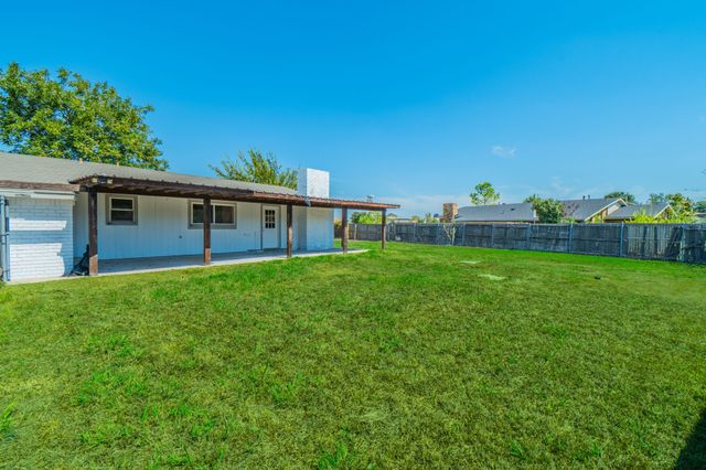 4312 Woodbluff Drive, Mesquite, TX 75150