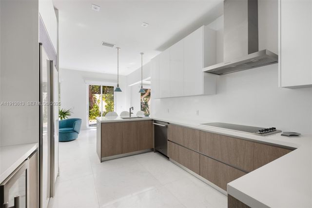 2760 Brickell Court 2760, Miami, FL 33129