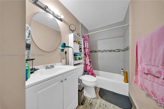 3291 NW 207th St, Miami Gardens, FL 33056
