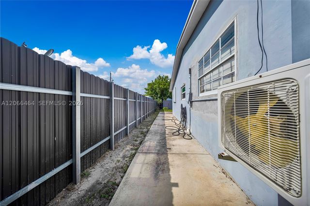 3291 NW 207th St, Miami Gardens, FL 33056