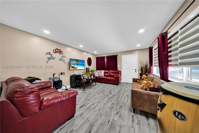3291 NW 207th St, Miami Gardens, FL 33056