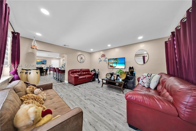 3291 NW 207th St, Miami Gardens, FL 33056