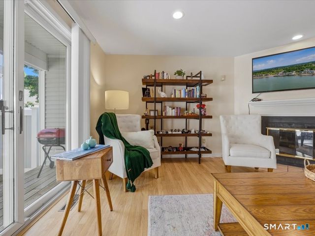 175 South End Road B13, East Haven, CT 06512