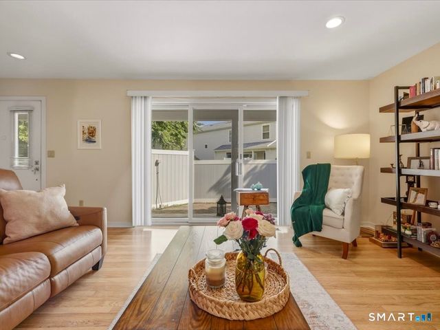 175 South End Road B13, East Haven, CT 06512