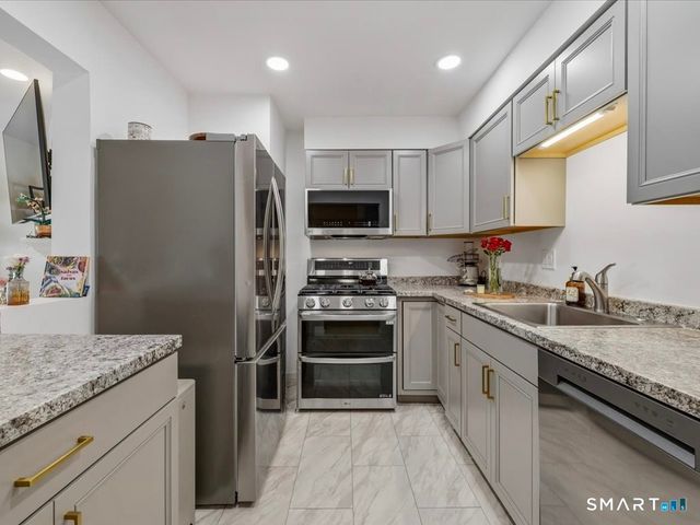 175 South End Road B13, East Haven, CT 06512