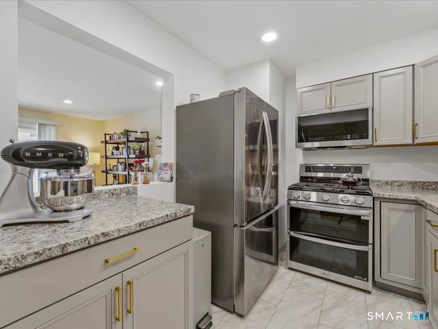 175 South End Road B13, East Haven, CT 06512