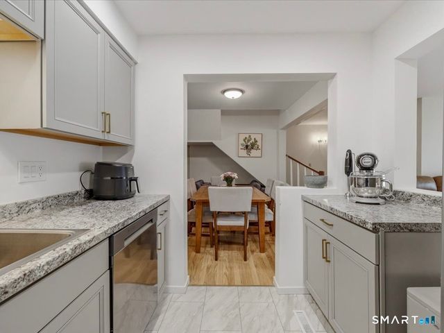 175 South End Road B13, East Haven, CT 06512