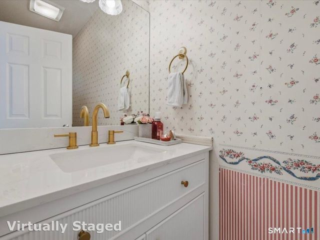 175 South End Road B13, East Haven, CT 06512