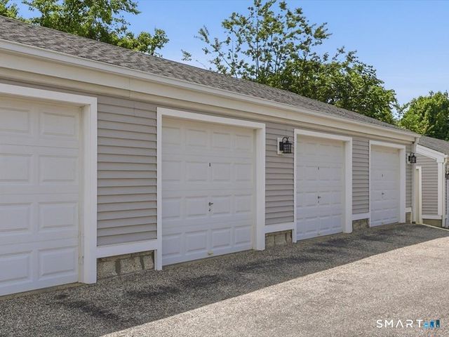 175 South End Road B13, East Haven, CT 06512