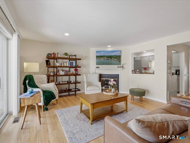 175 South End Road B13, East Haven, CT 06512