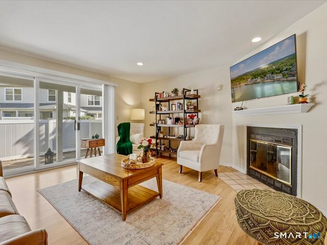 175 South End Road B13, East Haven, CT 06512