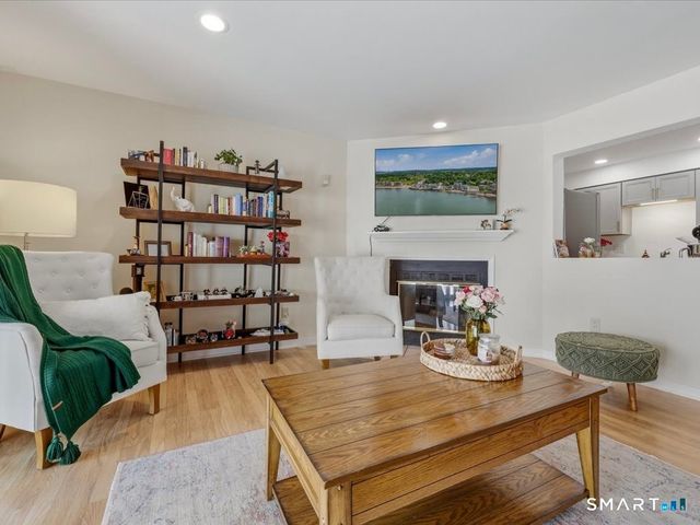175 South End Road B13, East Haven, CT 06512