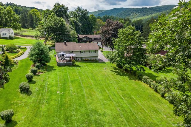 8 Pinewood Sherman, Call Listing Agent, CT 06784