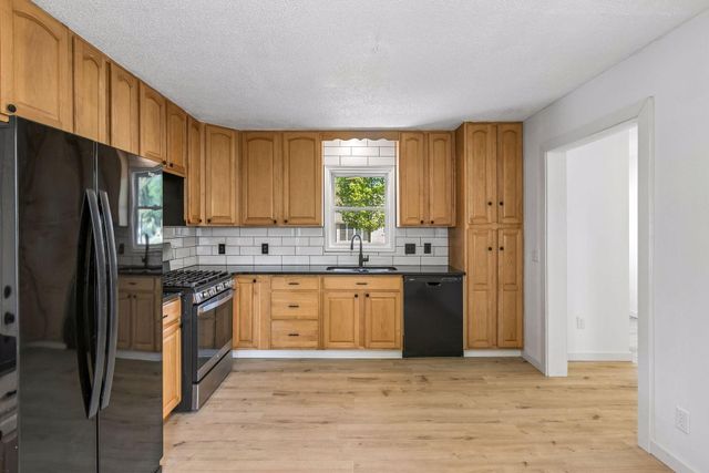 6904 60th Avenue N, Crystal, MN 55428