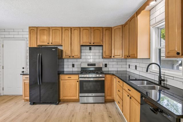 6904 60th Avenue N, Crystal, MN 55428
