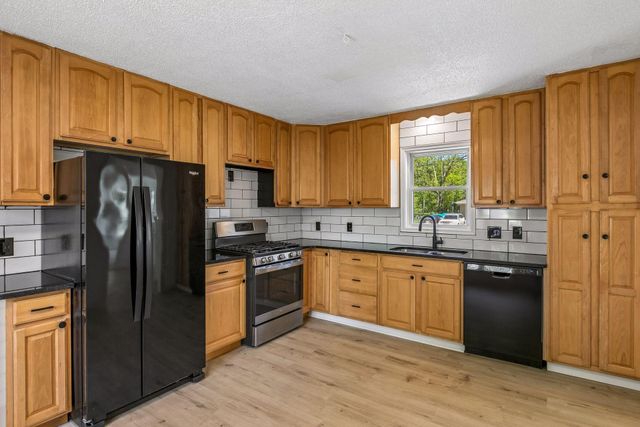 6904 60th Avenue N, Crystal, MN 55428