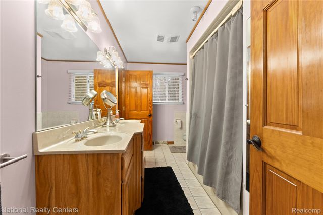 11720 Andersonville Road, Springfield Charter Township, MI 48350