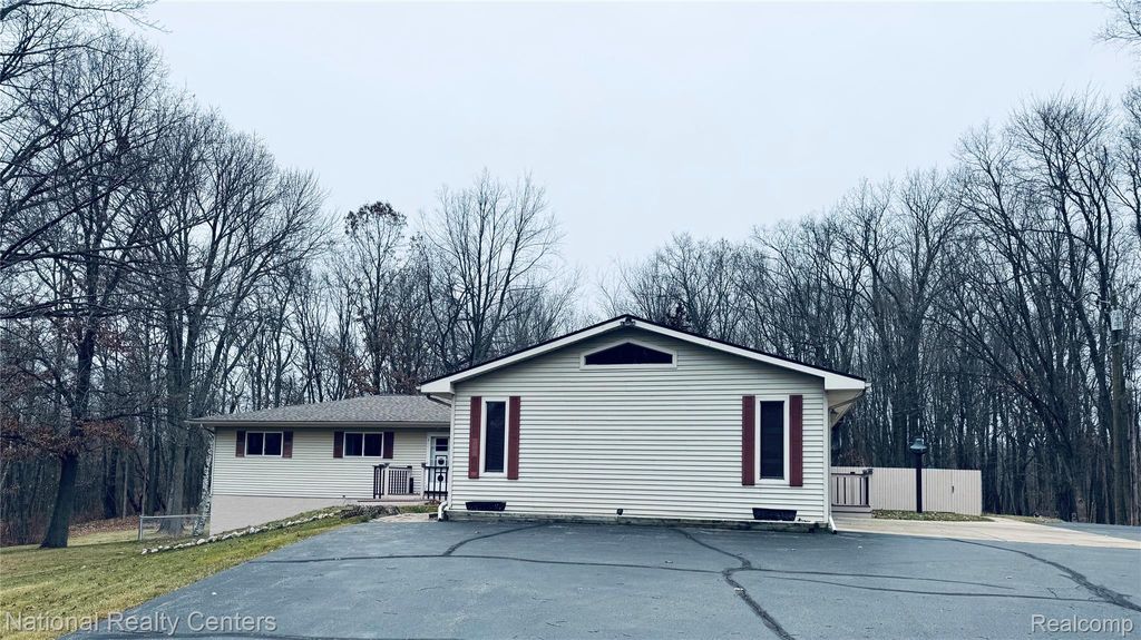 11720 Andersonville Road, Springfield Charter Township, MI 48350