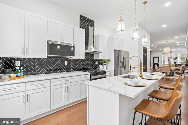 811 NEWINGTON AVE, Baltimore, MD 21217