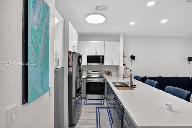 8904 SW 19th St, Miramar, FL 33025
